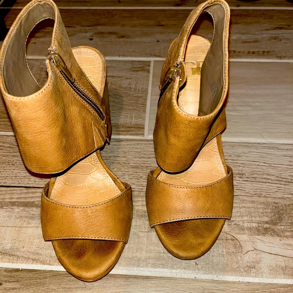 Gianni Bini brown heels